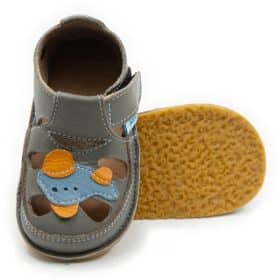 Боси сандали Dodo - Airplane внимателно ръчно изработени от мека първокласна кожа с гъвкава подметка от естествен каучук, изключително леки.