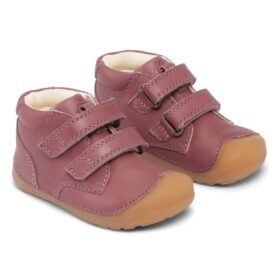 Детски боси обувки Bundgaard - Petit Strap Rose. Перфектната обувка за деца, които току-що започват да ходят. Меки и гъвкави с велкро за перфектно прилягане.