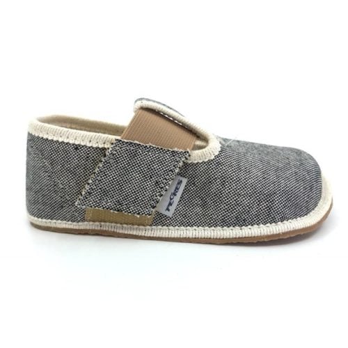 Боси пантофи - Pegres Black - Нови боси пантофи изработени от рециклиран материал с част от памук. Акцентът е върху пространството за пръстите на краката.