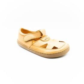 Кожени боси сандали за деца от чешкия бранд Pegres. Те са удобни и просторни, изработени от мека качествена кожа, обуват се лесно.