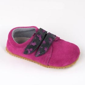 Детски боси обувки Beda Rebecca са ниски велурени боси маратонки подходящи за града и за излети сред природата. Те са леки и гъвкави. Произведени в Чехия