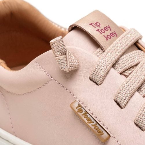 Боси обувки Tip Toey Joey - VOLT - COTTON CANDY.По-големият брат на нашите маратонки FUNKY от гамата Up+Go, VOLT има еластични връзки.