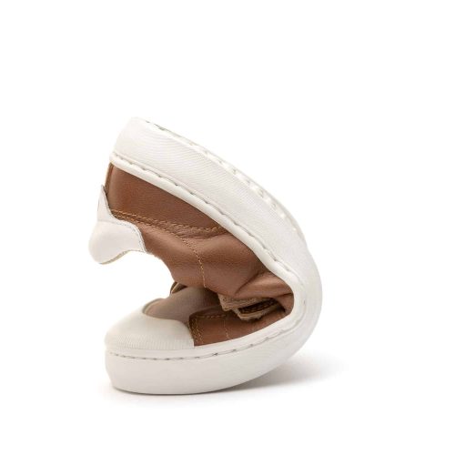 Боси обувки Tip Toey Joey - RAMP - WHISKY.С уличен стил, RAMP е идеален за ежедневно носене. Двойните велкро закопчалки се поставят лесно.