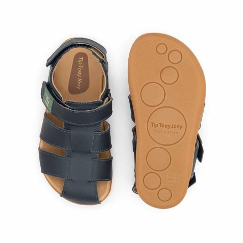 Боси сандали Tip Toey Joey - SAND - NAVY.С каишки, които предпазват малките крачета, нашите сандали SAND осигуряват стабилност и баланс.
