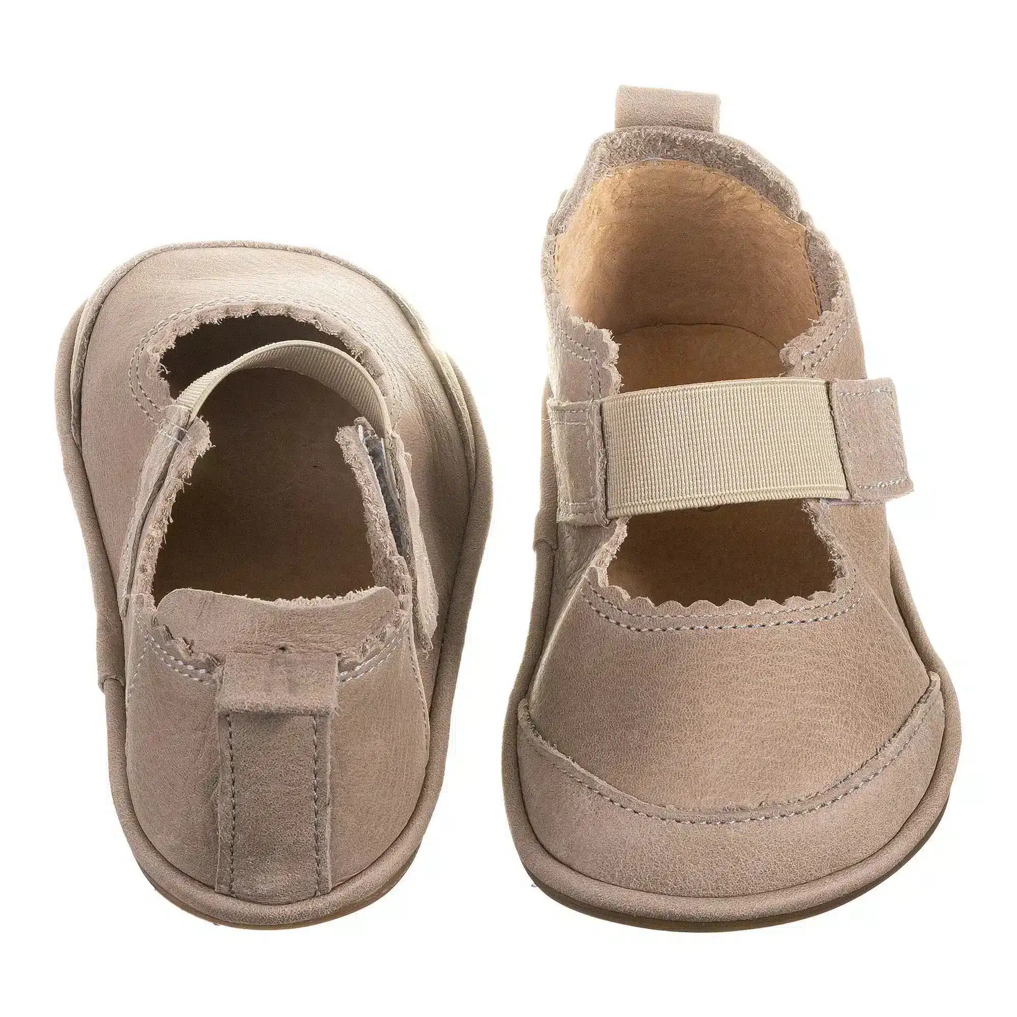 Боси балеринки за момичета Gloria - Latte. Широки при пръстите, гъвкави, от естествена кожа. Подподящи както за специални поводи, така и за ежедневието.