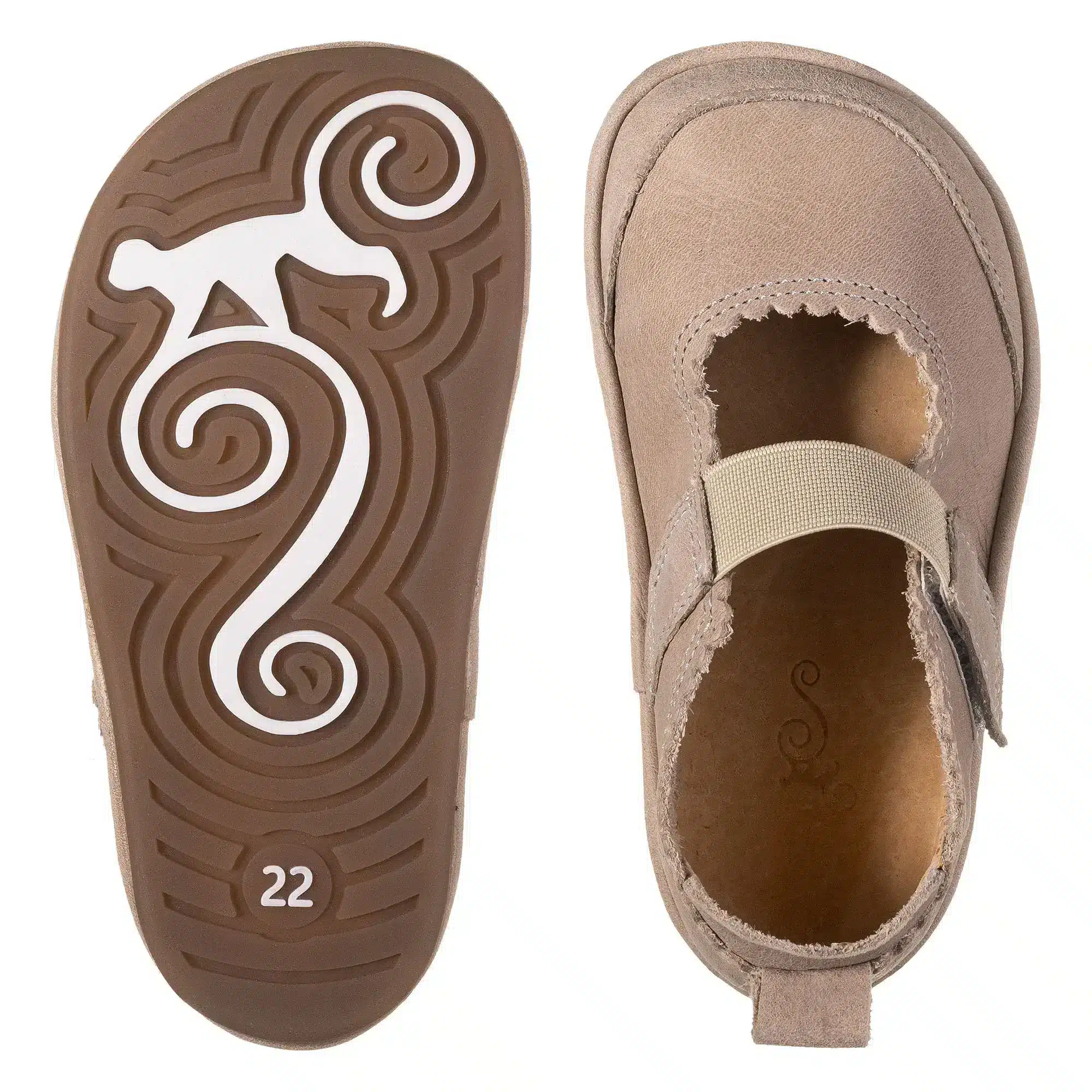 Боси балеринки за момичета Gloria - Latte. Широки при пръстите, гъвкави, от естествена кожа. Подподящи както за специални поводи, така и за ежедневието.