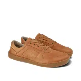 Боси обувки CRAVE LONDON 2.0 CognacТърсите удобни маратонки за града и за спорт? Излезте в CRAVE London, боса версия на класическите велурени маратонки.