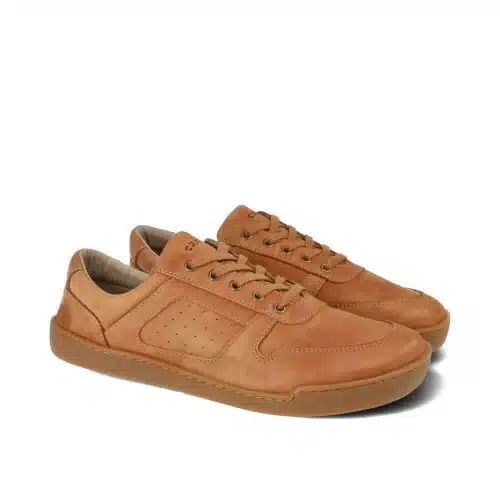 Боси обувки CRAVE LONDON 2.0 CognacТърсите удобни маратонки за града и за спорт? Излезте в CRAVE London, боса версия на класическите велурени маратонки.