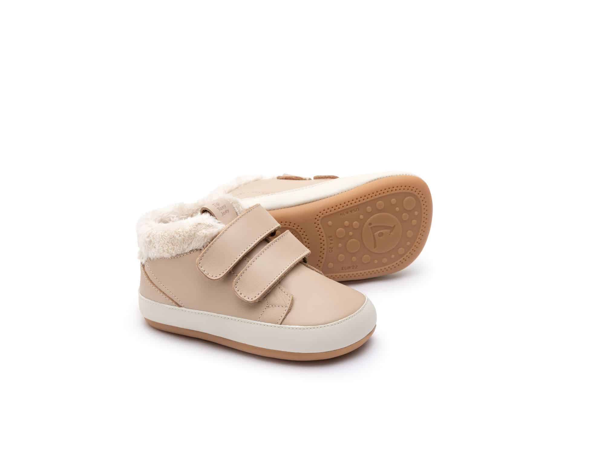 Боси ботуши Tip Toey Joey Frost Yogurt. Естествена кожа, готин дизайн, удобство и качествени материали. Свежи боси обувки - това са Tip Toey Joey