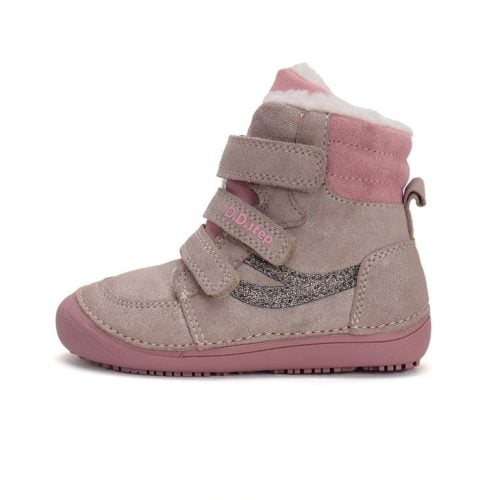 Представяме Ви детските ботушки на DD Step. Естествена кожа, изключително гъвкава подметка. Благодарение на трите велкра лесно и бързо се обуват.