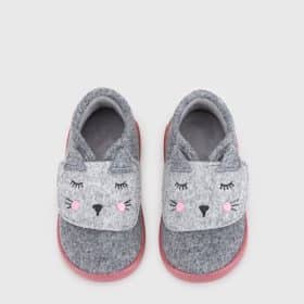 Пантофки IGOR за детска градина, за вкъщи. С равна подметка, гъвкави, меки и леки, босите пантофки осигуряват здравословното развитие на крачетата.