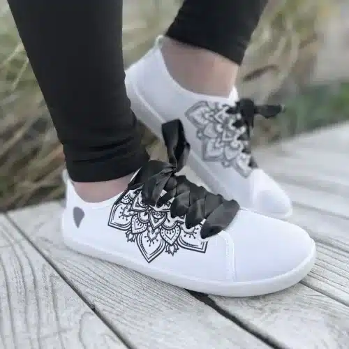 Боси обувки Anatomic Natural White Flower са създадени като боси обувки като се има предвид формата на крака. Боси кецове, текстилни боси обувки.