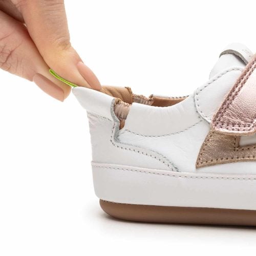 Боси обувки TIP TOEY JOEY - Landy Champagne (прохождане). С уличен стил, RAMP е идеален за ежедневно носене. Двойните велкро закопчалки се поставят лесно