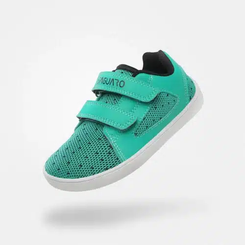 Боси обувки Saguaro Kid's Luck II - Зелени. Тази обувка съчетава удобство със съвременен стил, включваща велкро ленти за лесно носене.