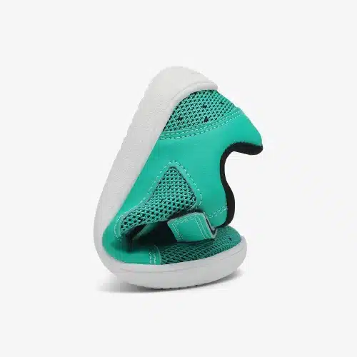 Боси обувки Saguaro Kid's Luck II - Зелени. Тази обувка съчетава удобство със съвременен стил, включваща велкро ленти за лесно носене.