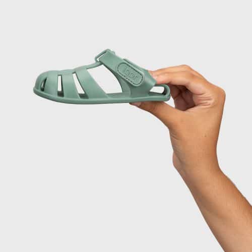 Детски боси сандали IGOR - Nemo Verde.Класически Crocs със средна концепция за боси крака.Изключително подходящи детски боси сандали за игри по плажа.