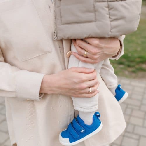 Be Lenka Canvi в светло кафяви цветове са първите текстилни боси маратонки.Създаден за комфорта на вашето дете дори в горещите летни дни.