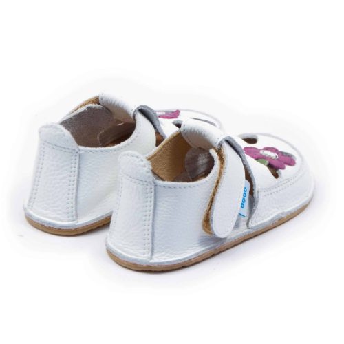 Боси сандали Dodo - White внимателно ръчно изработени от мека първокласна кожа с гъвкава подметка от естествен каучук, изключително леки.