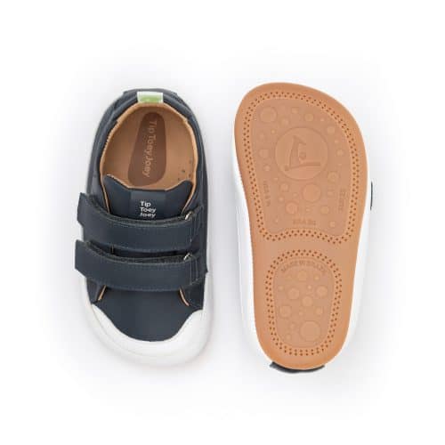 Бебешки боси обувки Tip Toey Joey в тъмно син цвят.