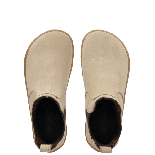 боси обувки за възрстни в светло бежов цвят.