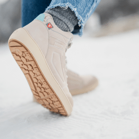 Универсални водоустойчиви боси обувки с отлични изолационни свойства в бежов цвят