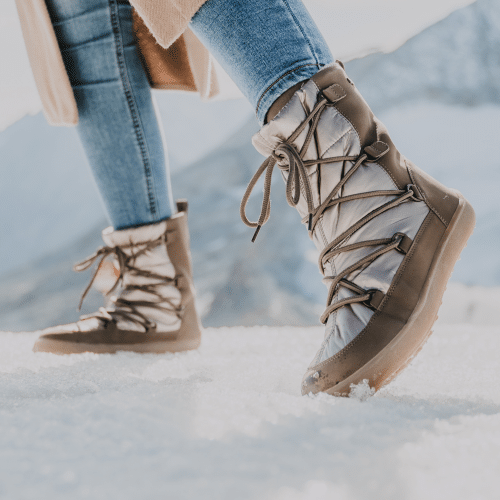 Дамски зимни боси боти на марката Be в снега