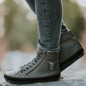 Изключително гъвкави дамски боси ботуши Alaskan - в тъмно кафяво.