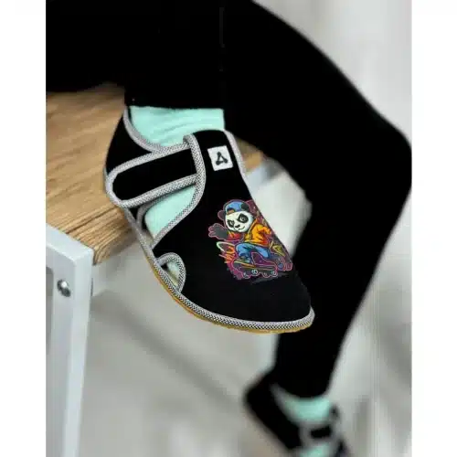 Боси детски пантофи Antal - Rascal, с апликация панда и скейтборд