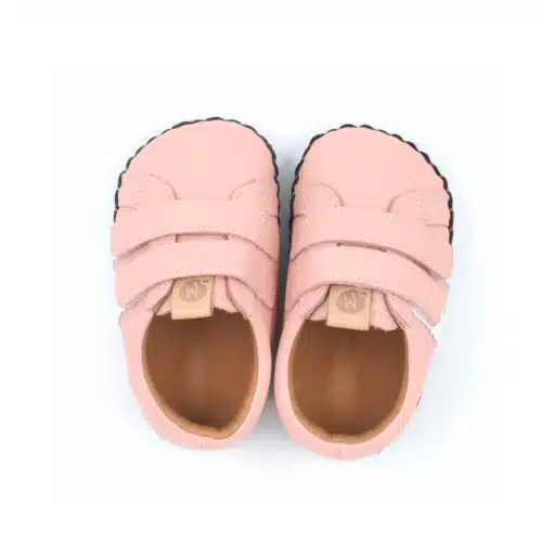 Боси буйки при прохождане в розово на латвийската марка Minimus.