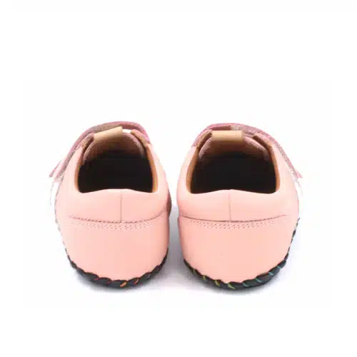 Боси буйки при прохождане в розово на латвийската марка Minimus.