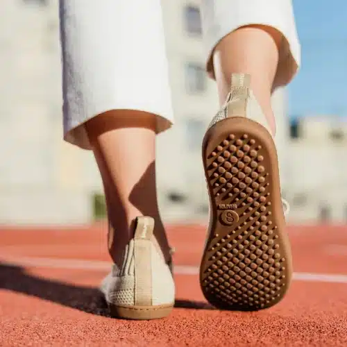 Боси плетени обувки Shapen - Weavin в бежово.