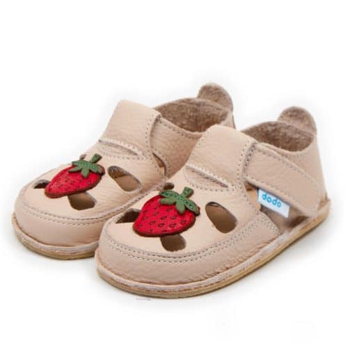 Детски боси сандали от естествена кожа Dodo - бежови с ягодка.