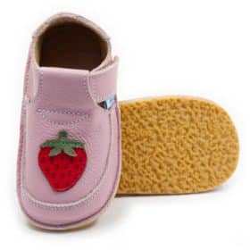 Минималистични обувки (подходящи и за прохождане) Dodo - розови с ягодка.