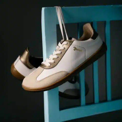 Дамски боси обувки от естествена кожа Jonap - Jampi в златно.