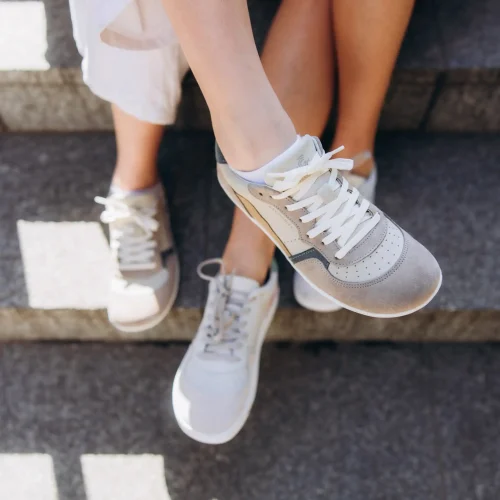 Боси обувки Groundies - G01 в разцветка Beige / Sage Green. В приятни земни тонове.