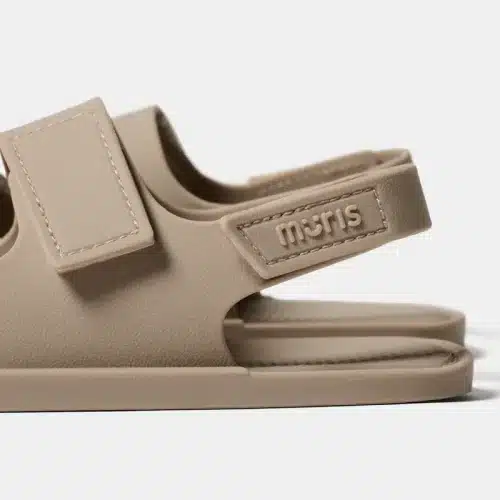 Верният спътник през лятото - детските боси сандали - чехли Muris - Aruba в неутрален цвят Taupe.