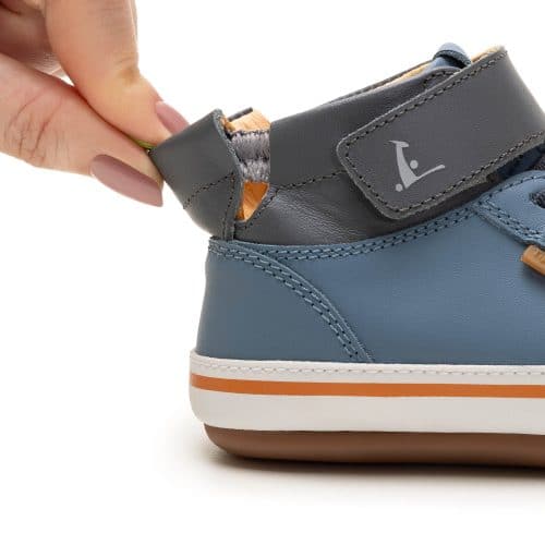 Бебешки боси есенни боти Tip Toey Joey - Alley в син Denim цвят.