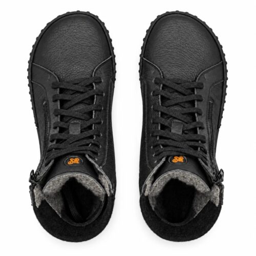 Боси ботуши от естествени материали Magical Shoes - Alaskan Evo в черно.